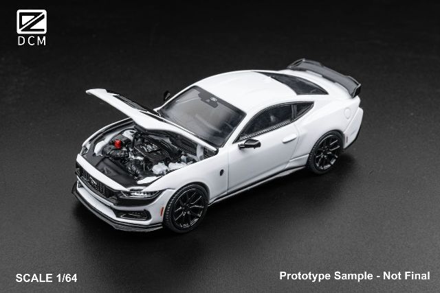 新品 DCM 1/64 フォード マスタング ダークホース ボンネット開閉