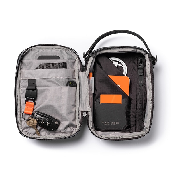 Kompak ボディバッグ ショルダーバッグ [BLACK EMBER / ブラック