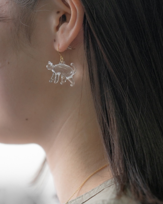 ピアス ネコ Walking