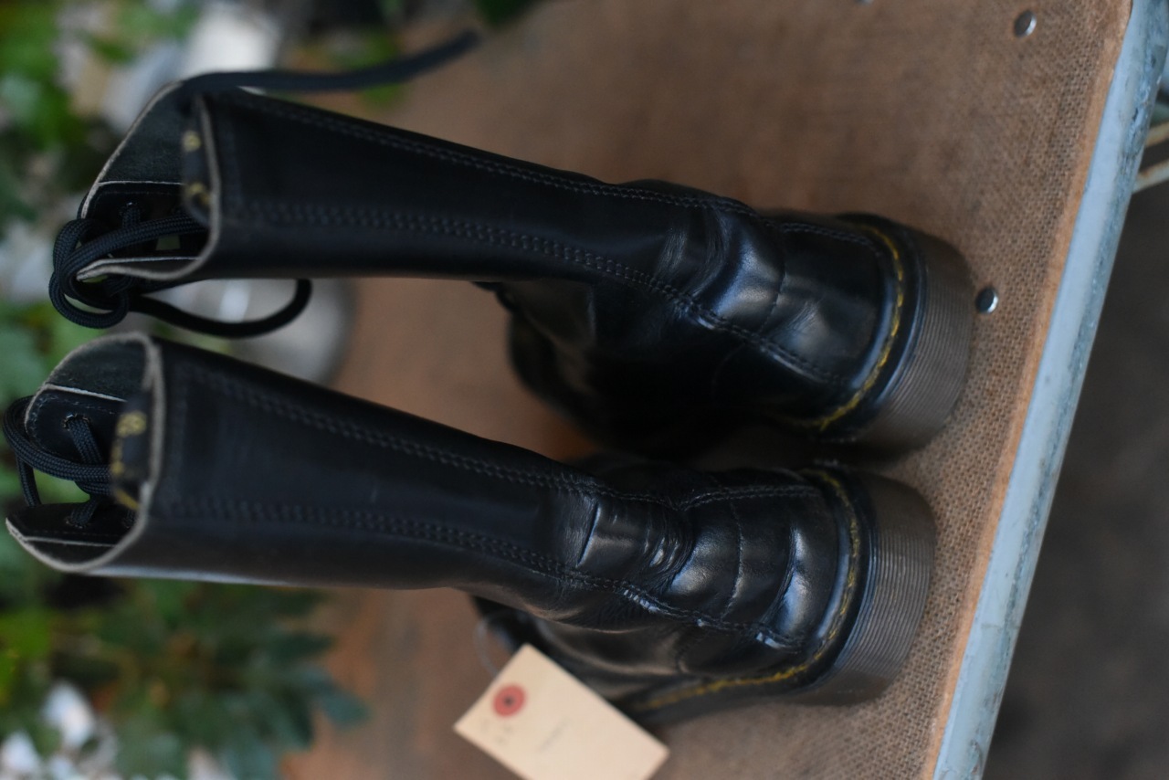102871 ヴィンテージ ブーツ 「ドクターマーチン」 Dr. Martens 14