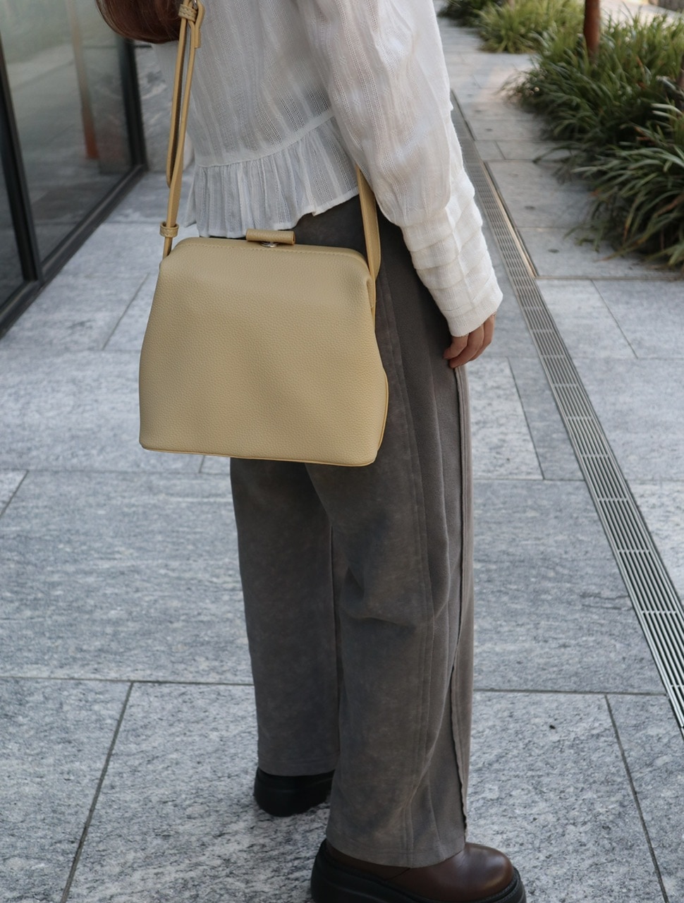 official限定】スクエアショルダーバッグ #2カラー | バッグ/財布