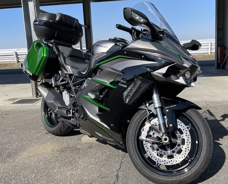 カワサキ純正パニアケース用スリムカバー(未塗装黒ゲル) | □キャリア