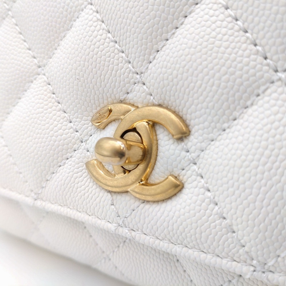 シャネル ココハンドル トップハンドル フラップ バッグ ホワイト
