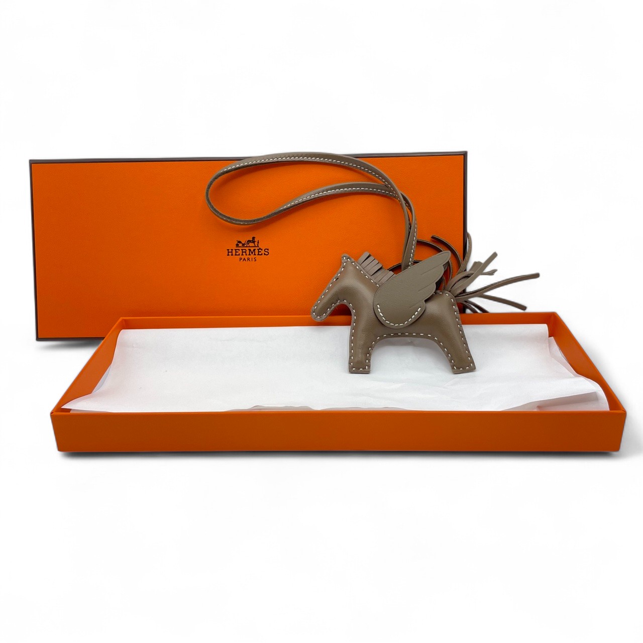 エルメス ペガサスチャーム PM エトゥープ W刻印 - ブランド品専門店