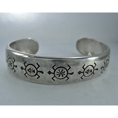 146mm ノーバートペシュラカイ スタンプワーク バングル｜マライカ公式通販