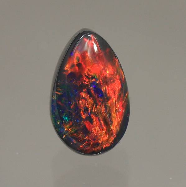 天然ブラックオパール 0.63ct 【赤斑】 黒生地