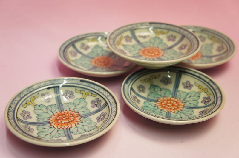 六代 佐藤走波 染錦草花文 3寸皿5枚揃 | いっぴん | | 食器のみつはた