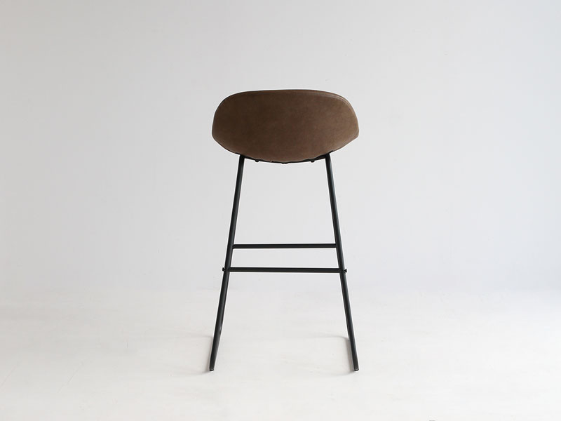 ミッドセンチュリーな雰囲気のカウンターチェア｜ソフトレザーと