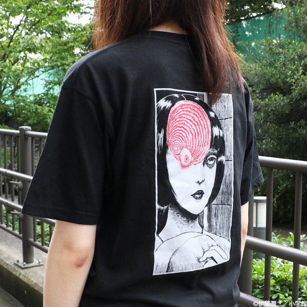 伊藤潤二「うずまき」Tシャツ 黒谷あざみ【販売終了】 | 特集から探す