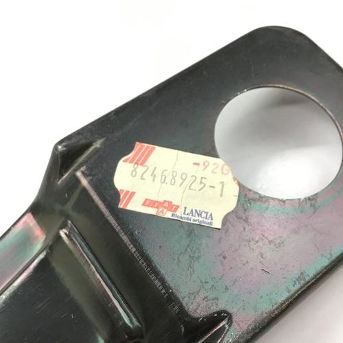 純正品 リアバンパーブラケット （左右共通） LANCIA DELTA(831) Evo