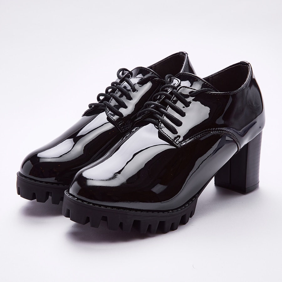 レースアップエナメルシューズ