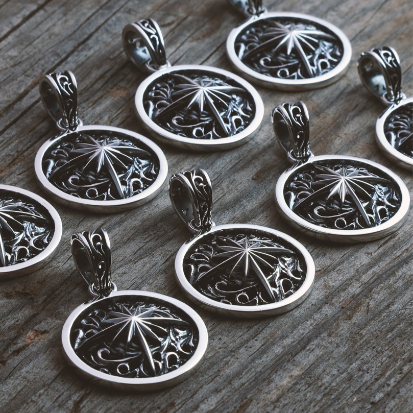 アラベスク サンシンボル ラウンド シルバー925ペンダントトップ｜全て