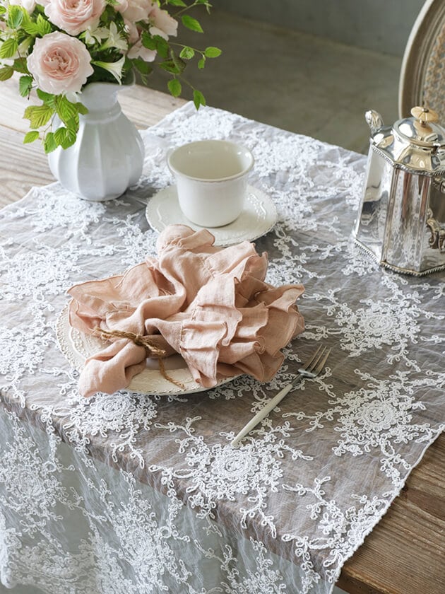 Chez moiテーブルランナーCorinzioホワイト シェモア ～ サラグレース