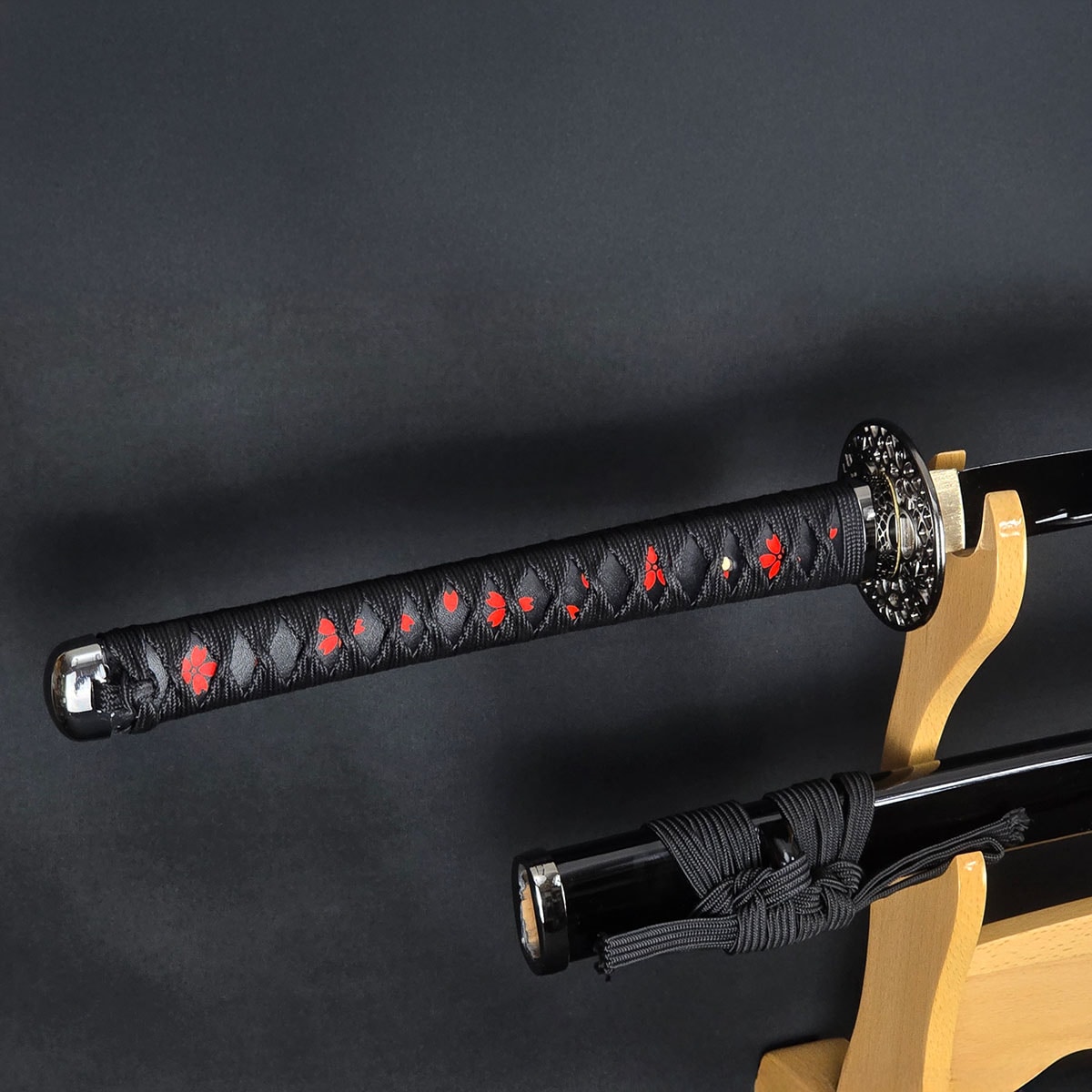 黒斬剣 艶桜拵え 樋入り黒塗り刀身 模造刀｜【公式】模造刀・居合刀の