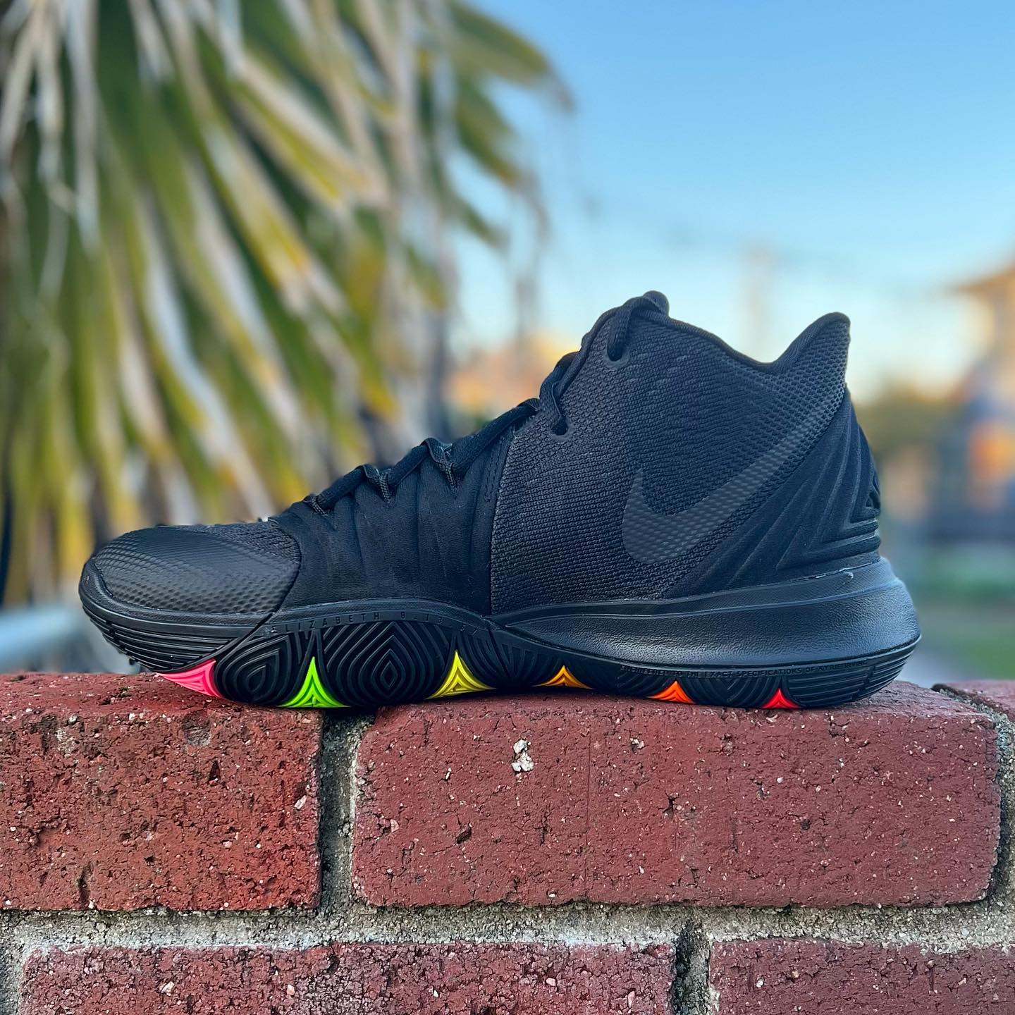 NIKE KYRIE 5 'BLACK RAINBOW SOLES' ナイキ カイリー 5 【MEN'S