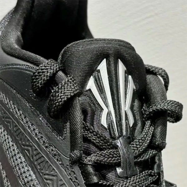 ANTA KAI 1 'BLACK KNIGHT' アンタ カイ 1 カイリー アービング