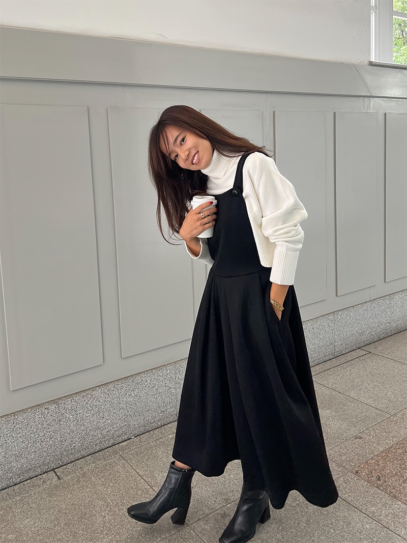 上品でクラシカルなフォルム｜タックウールジャンパースカート