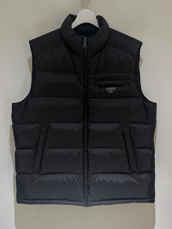 PRADA（プラダ）ダウンベスト ブラック - margin