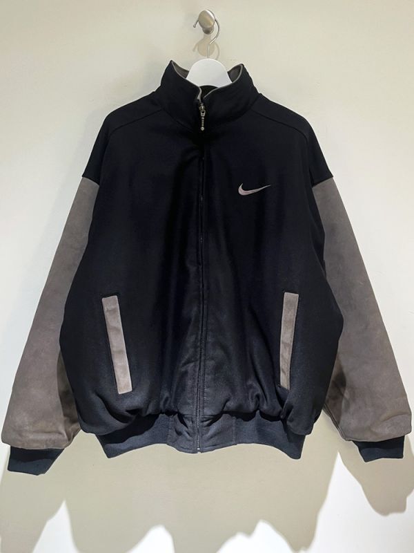 ユーロヴィンテージ 90s NIKE（ナイキ） レザースリーブ ロゴワッペン