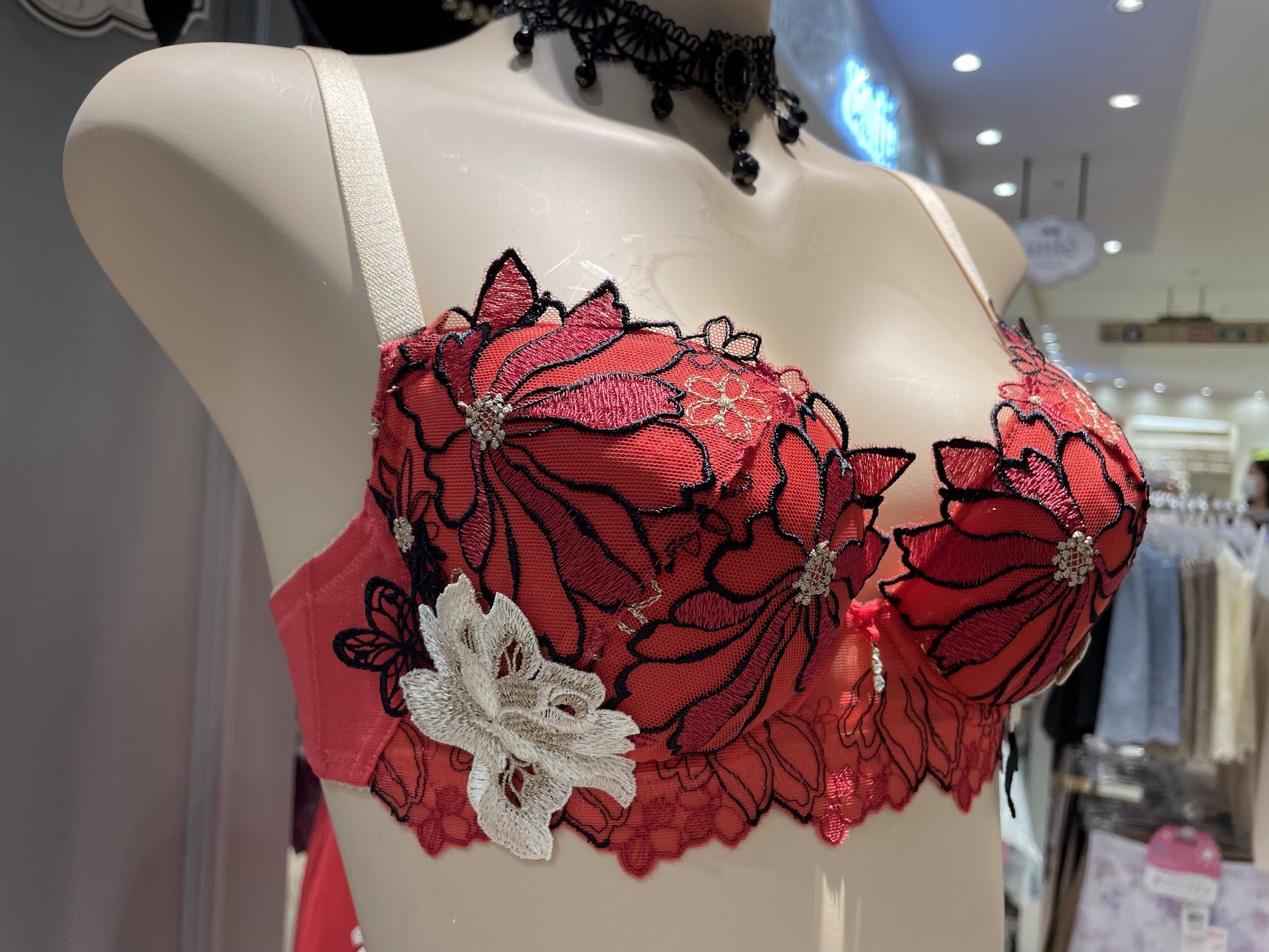 下着研究家によるワコ―ル2023年新作サルート96Gの口コミ！ | 青山まり