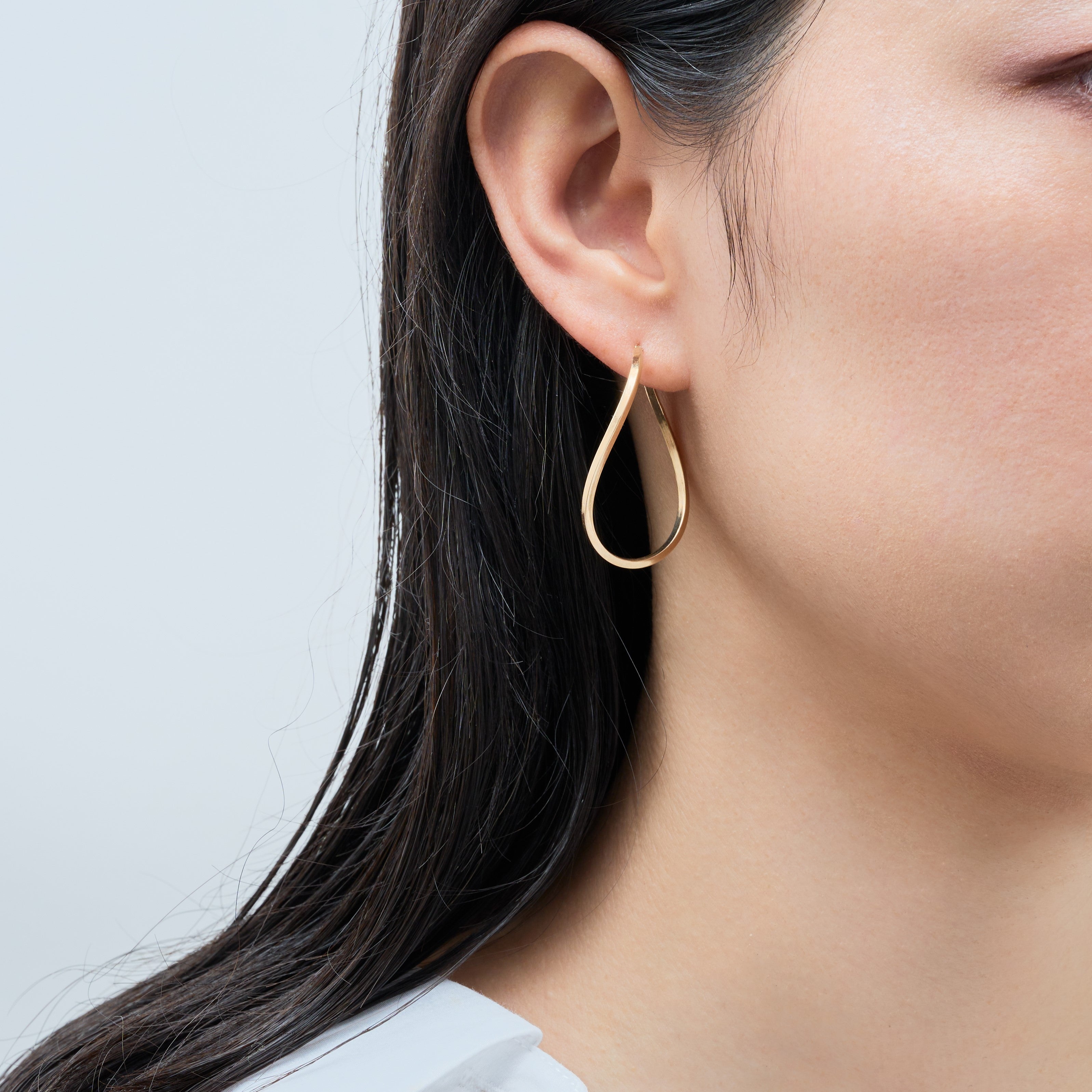 K10 ひねり フープピアス - me.（エムイードット）