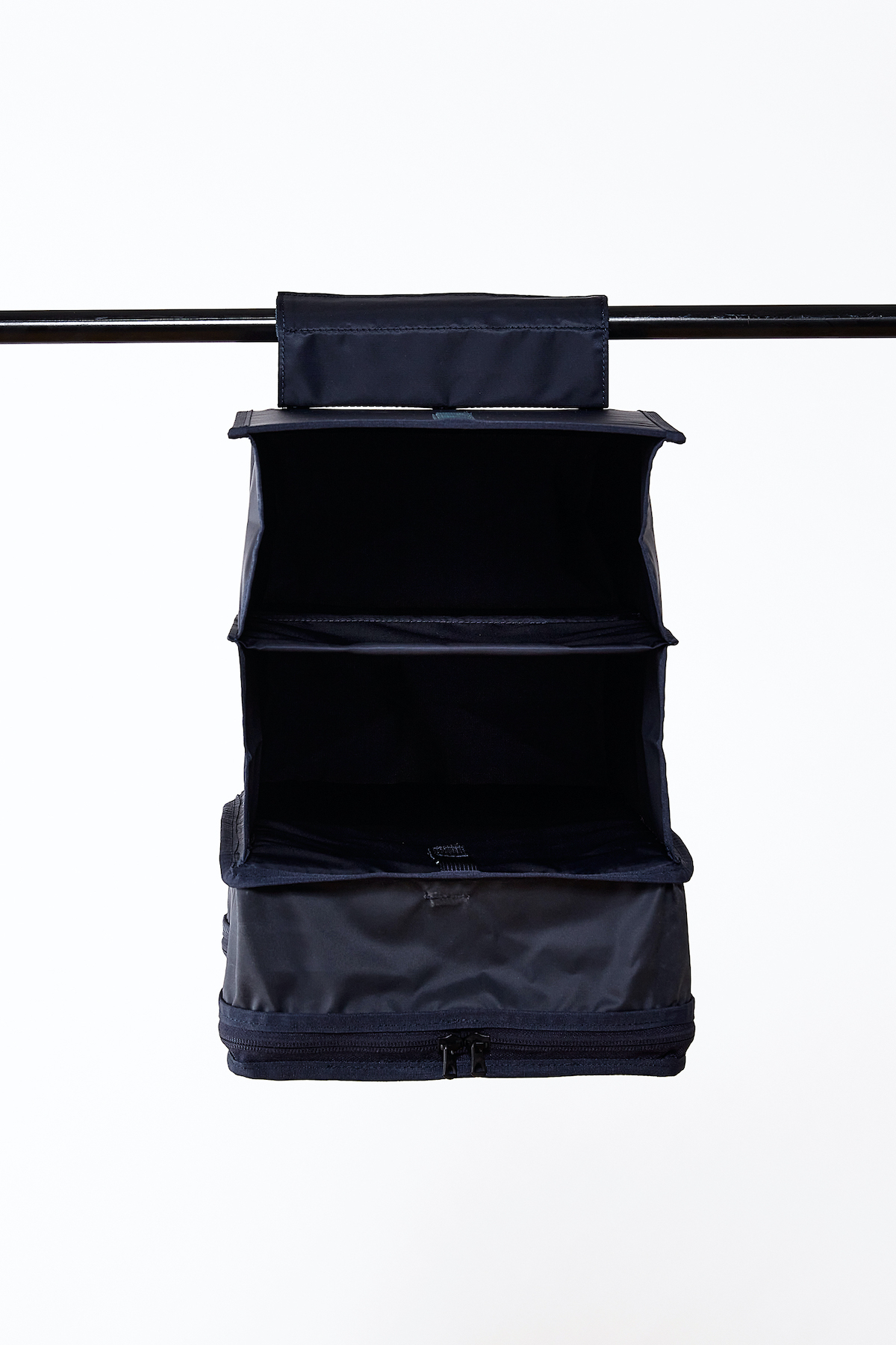 ジョン スメドレー」が「ポーター」とコラボ ニット専用のトラベル