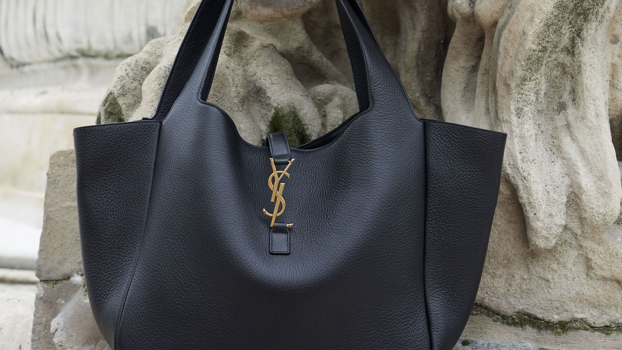 サンローランの新作トートバッグ「ベア」が日本先行発売！ | GQ JAPAN
