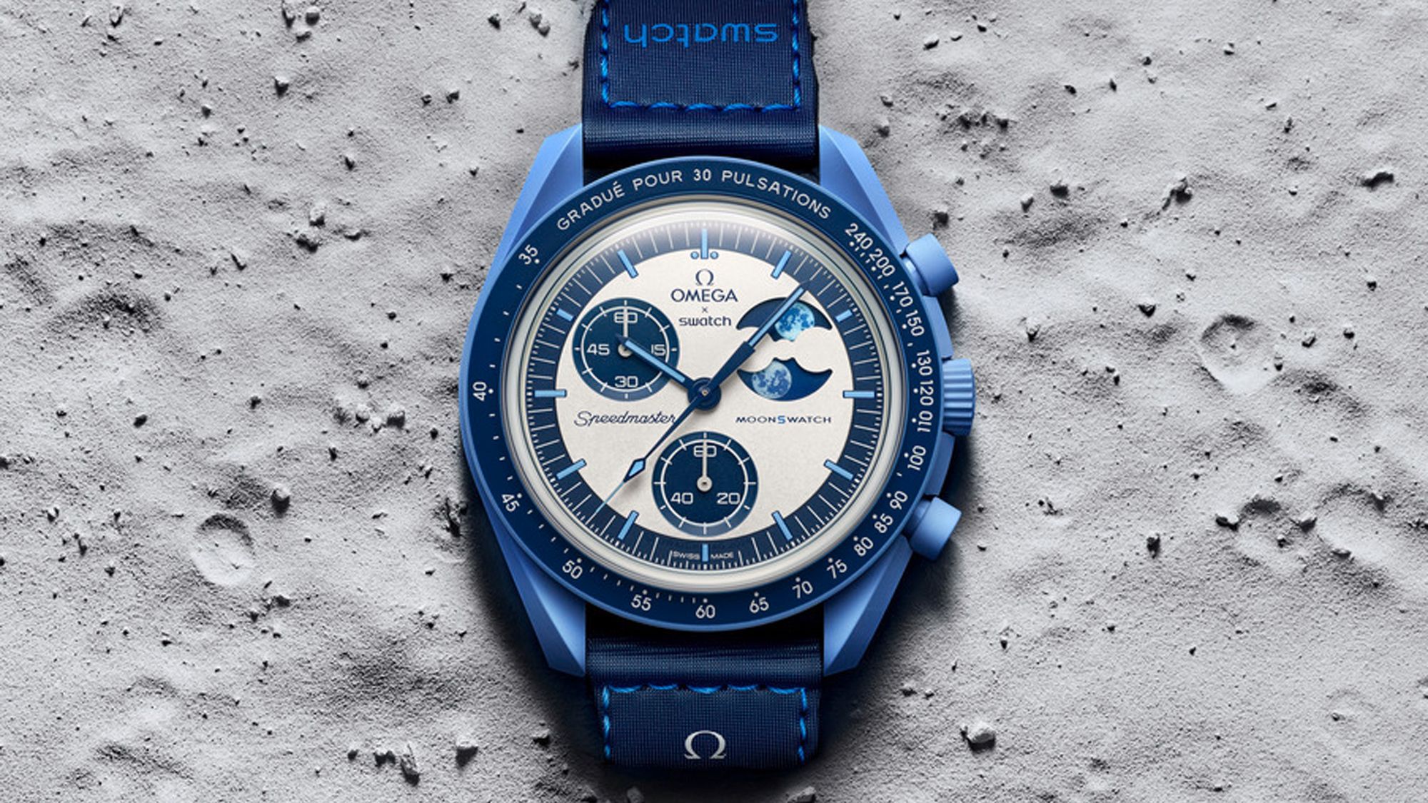 オメガ×スウォッチの「ムーンスウォッチ」にブルームーンを