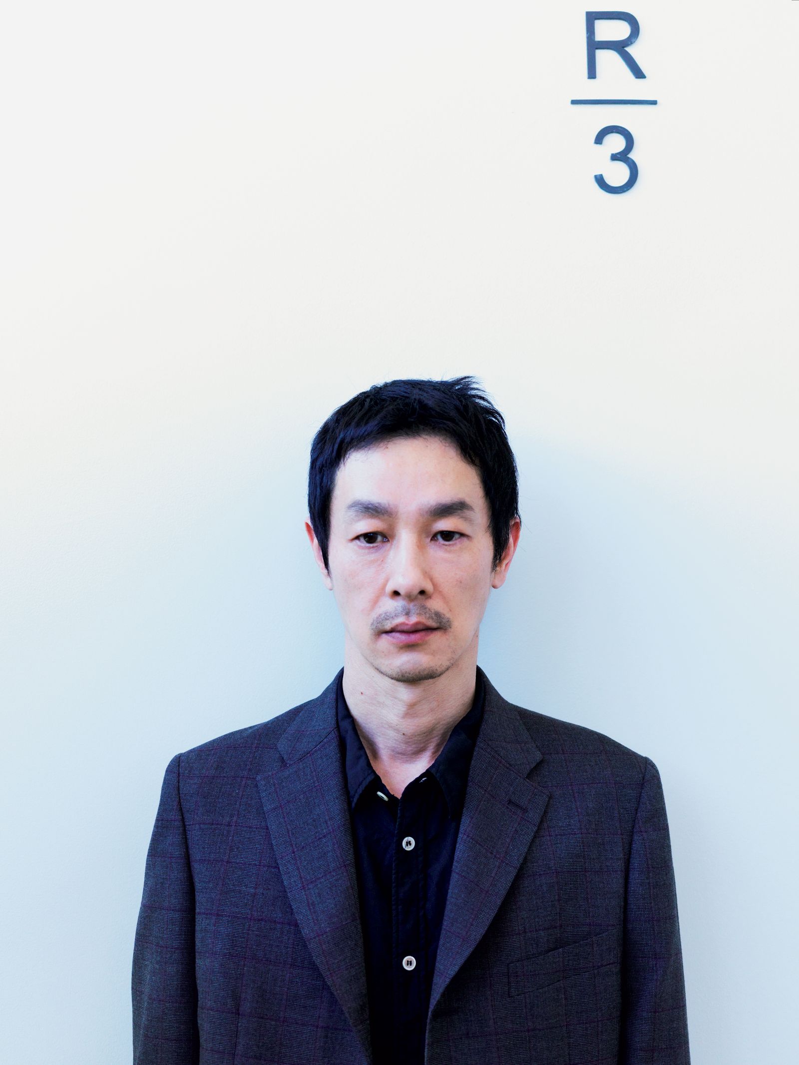 俳優・加瀬亮が纏い、作家・小野正嗣が論じるコム デ ギャルソン・オム