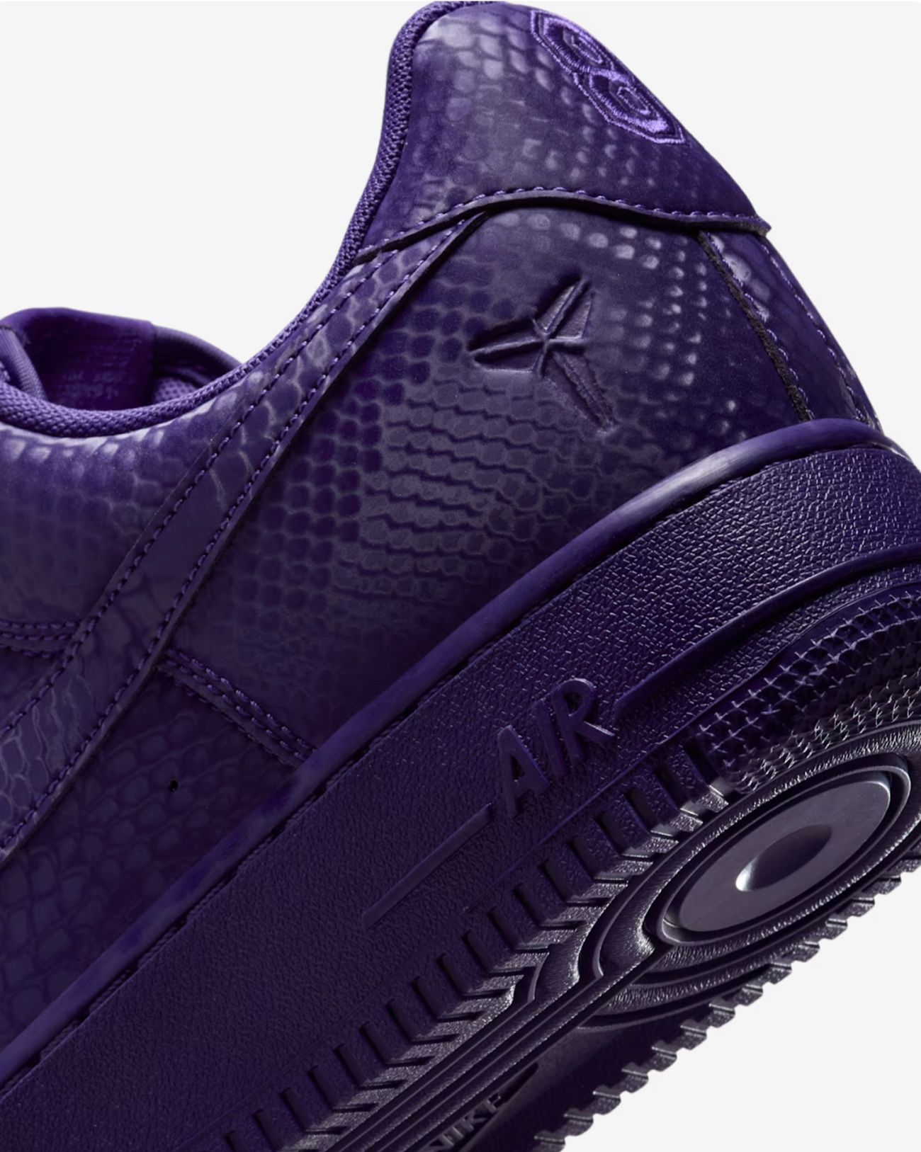 コービー・ブライアント x ナイキ「エアフォース 1 LOW」はスネーク