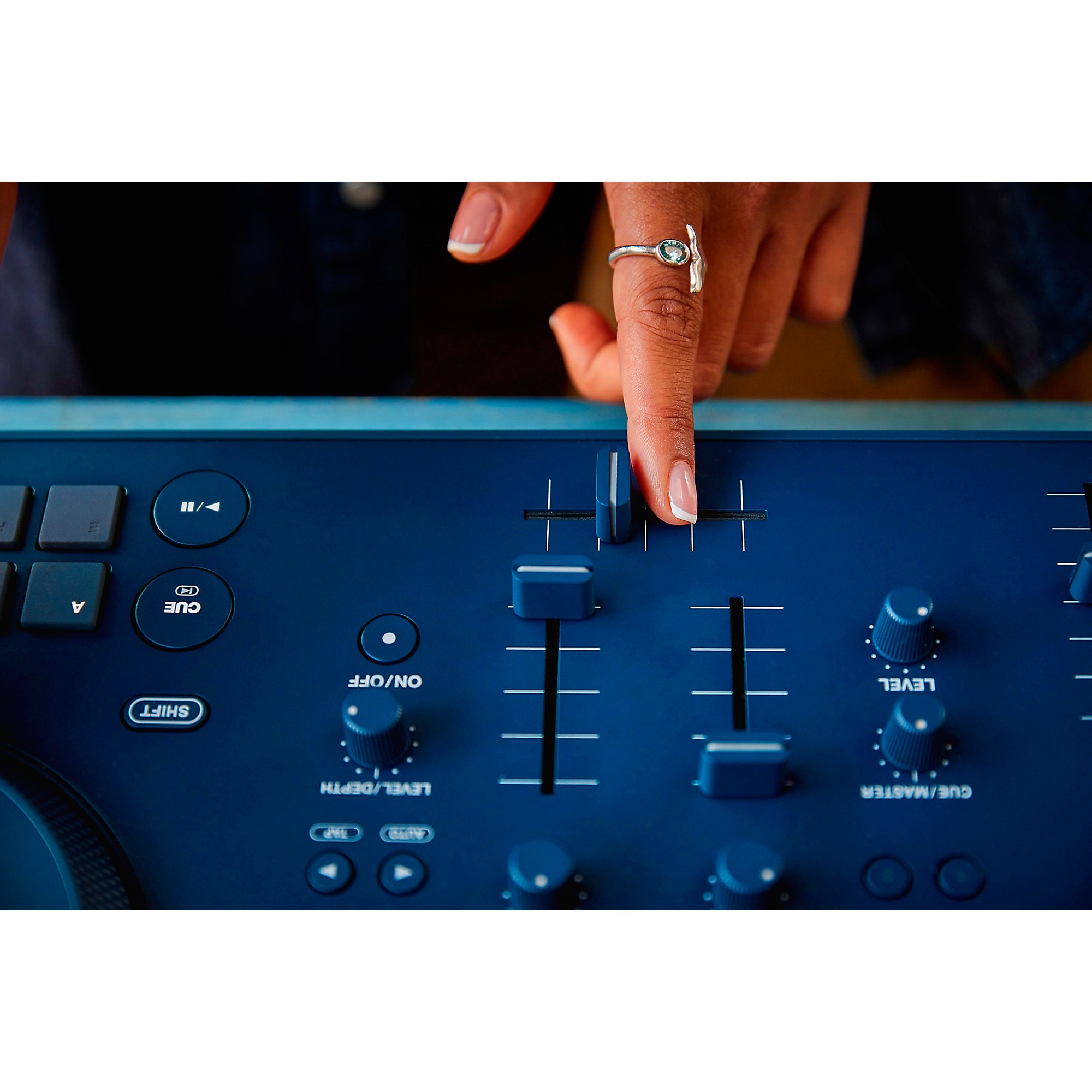 AlphaTheta OMNIS-DUO Wireless Portable All-in-One DJ System