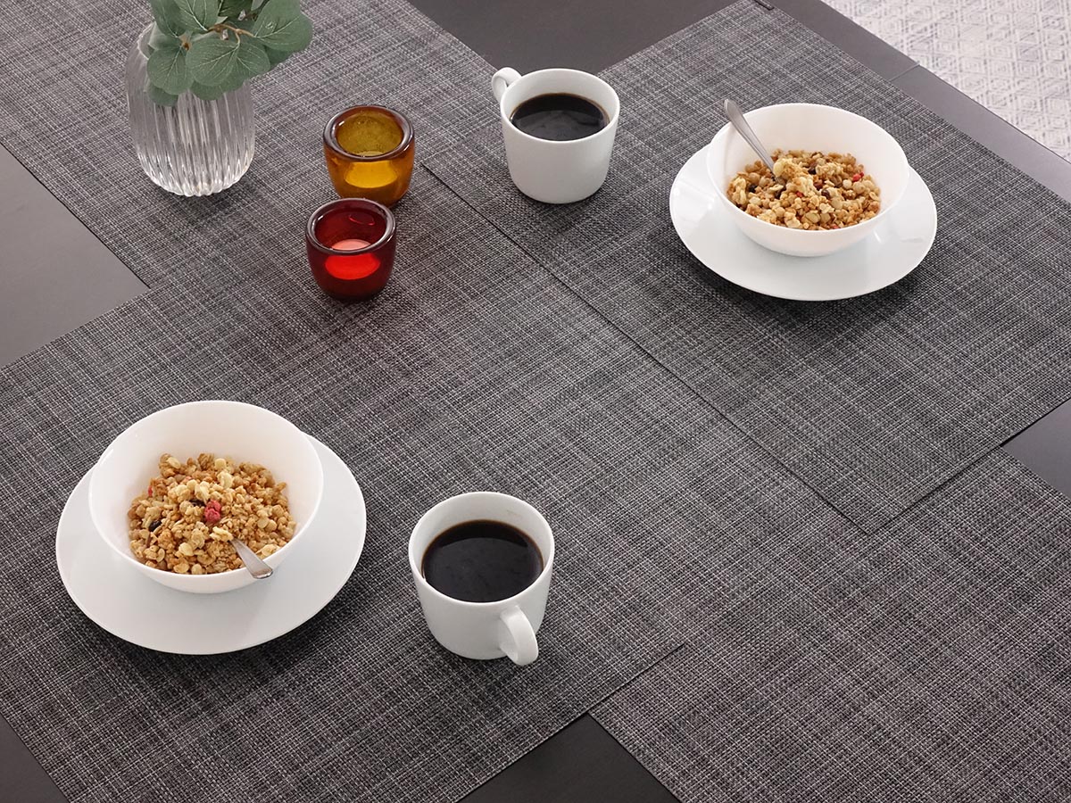 チルウィッチ テーブルランナー グレイ シンプルな平織り