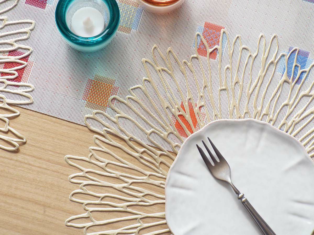 チルウィッチ ブルーム ランチョンマット｜大輪のシャンパンゴールドの花