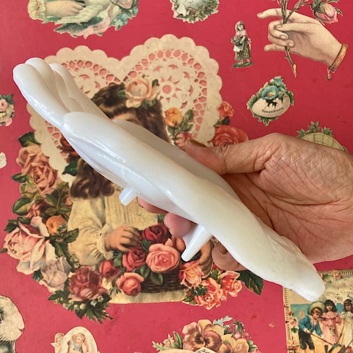 12『TOUCH OF BEAUTY』 Avonホワイトミルクガラスハンドトレイ両手タイプ