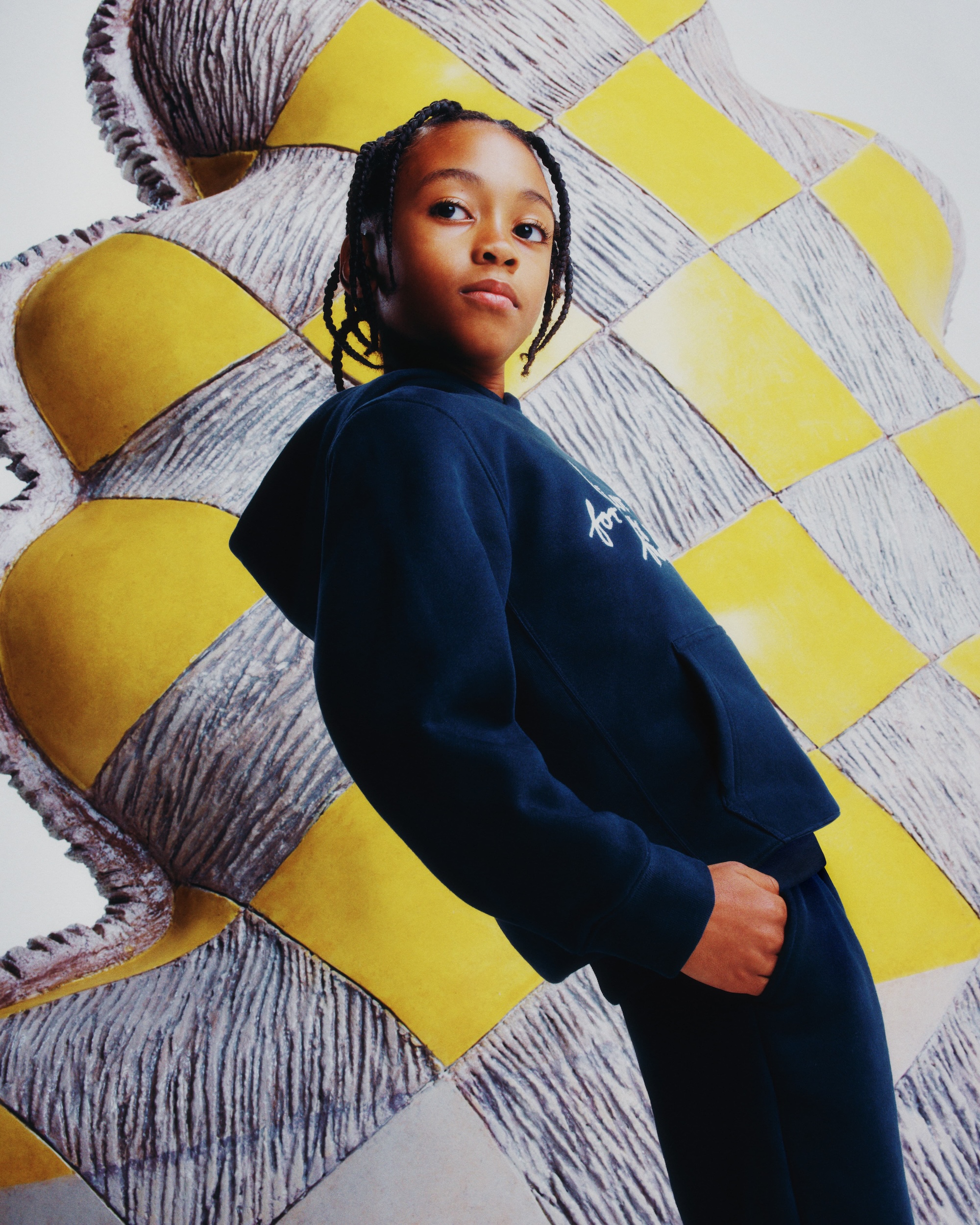 ベビー ディオール〉より、陶芸家ヒルトン・ネルとのコラボアイテムが