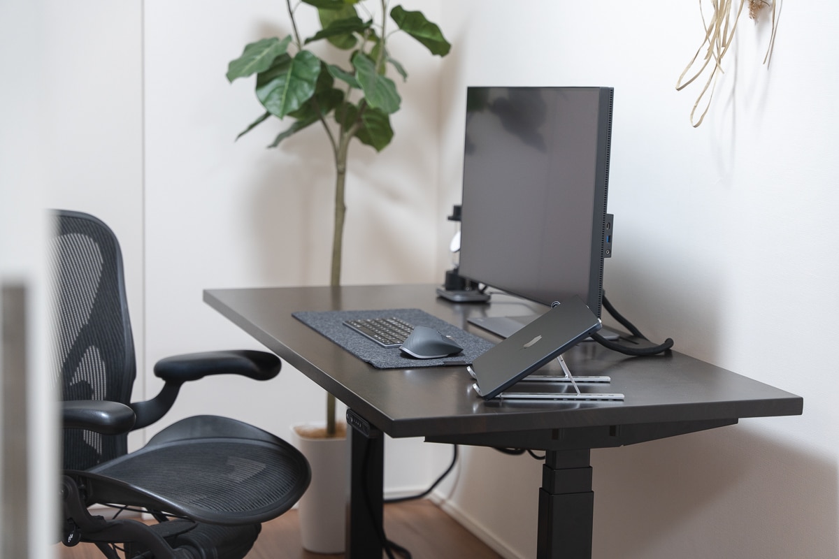 KANADEMONO電動昇降デスクレビュー：組立簡単！おしゃれでハイスペック