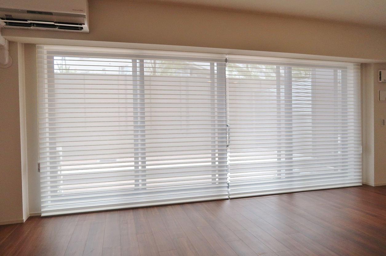 ニチベイの『hanari(ハナリ)』 調光ロールスクリーン設置事例。