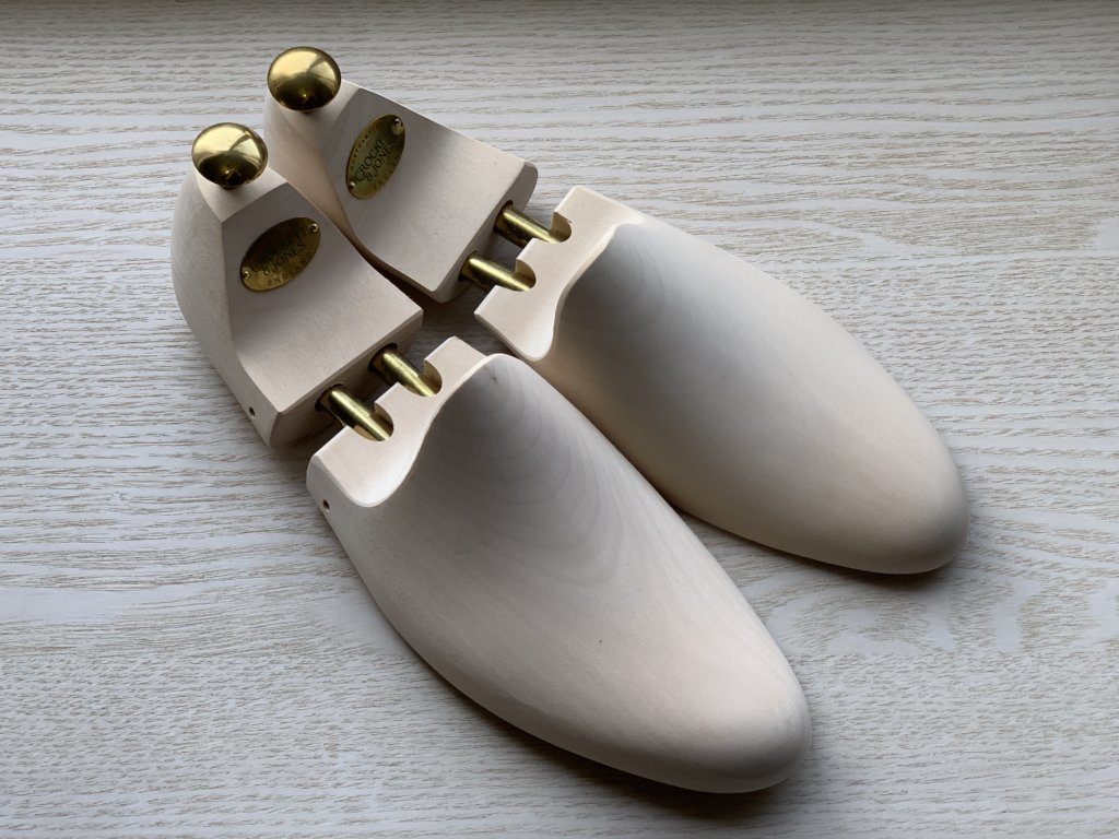 クロケットジョーンズの純正シューツリーをレビュー【ライム材を使った