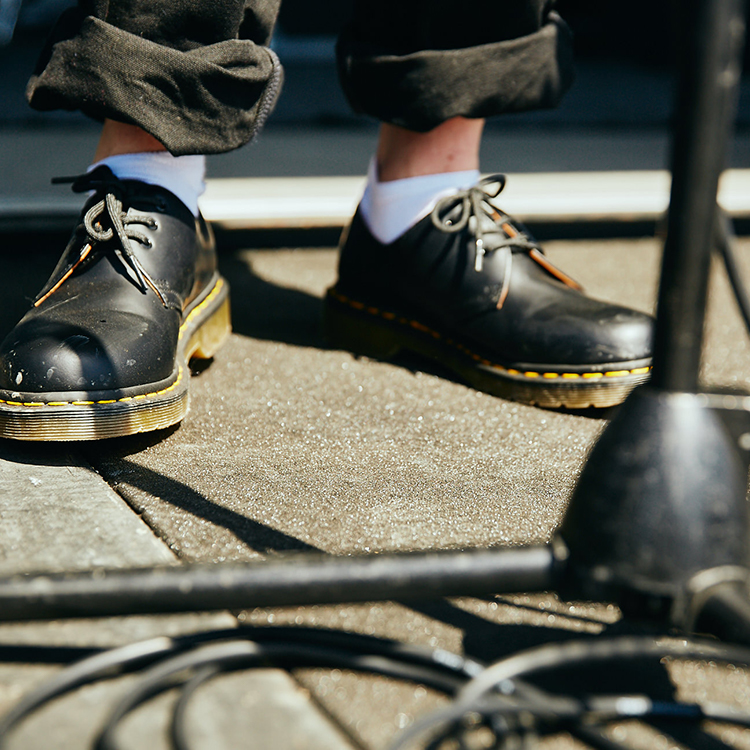 はじめてのドクターマーチン ギブソン3ホールのサイズ感は？試着して