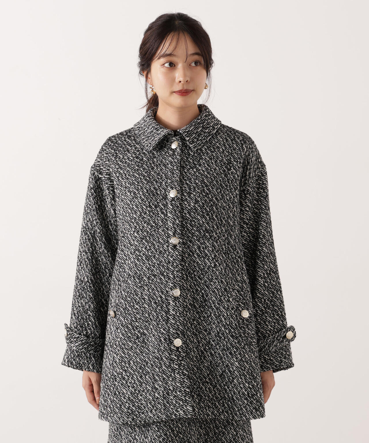 青島心さん着用】金ボタン付きツイードミドルジャケット | PROPORTION