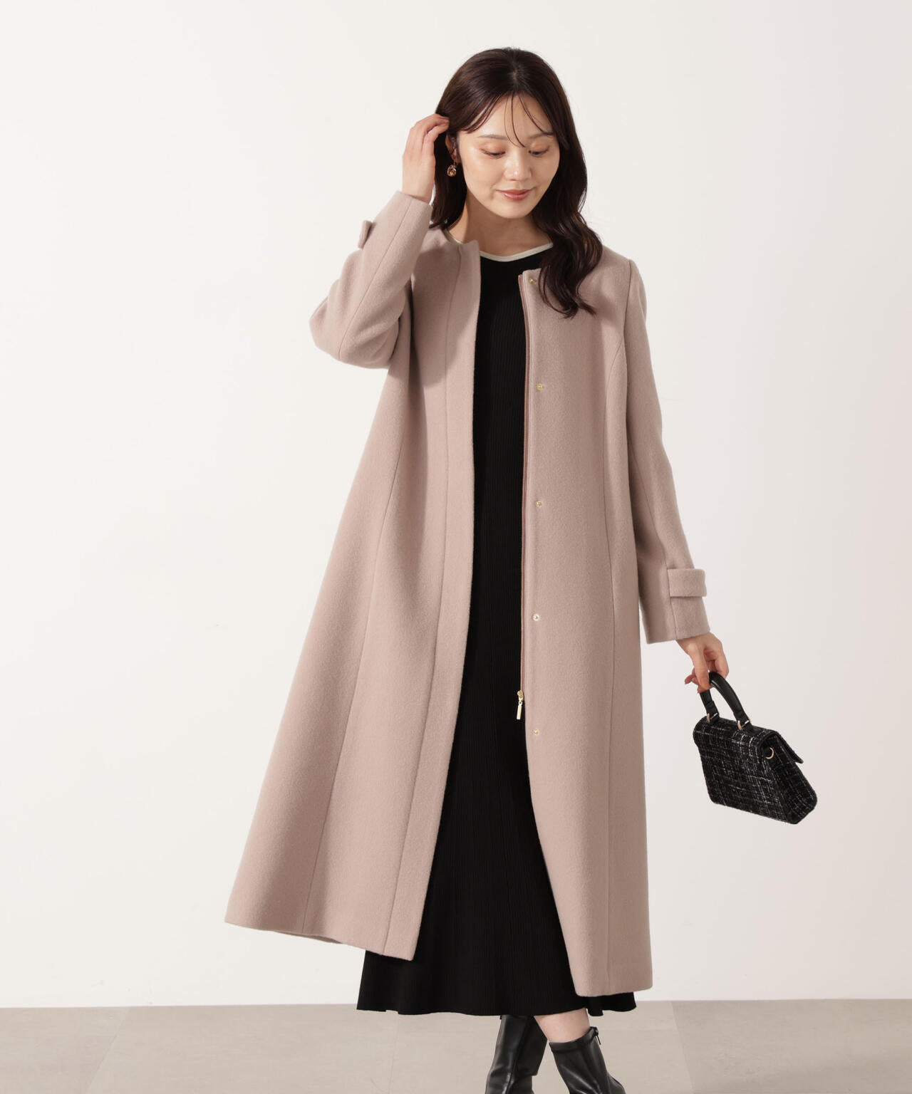 加藤栞さん着用】モッサフードフェイクファーロングコート