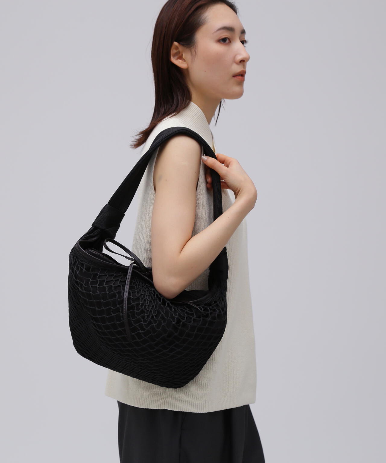 LEMAIRE / POLYESTER NET FORTUNE CROISSANT FILT BAG | THE LIBRARY
