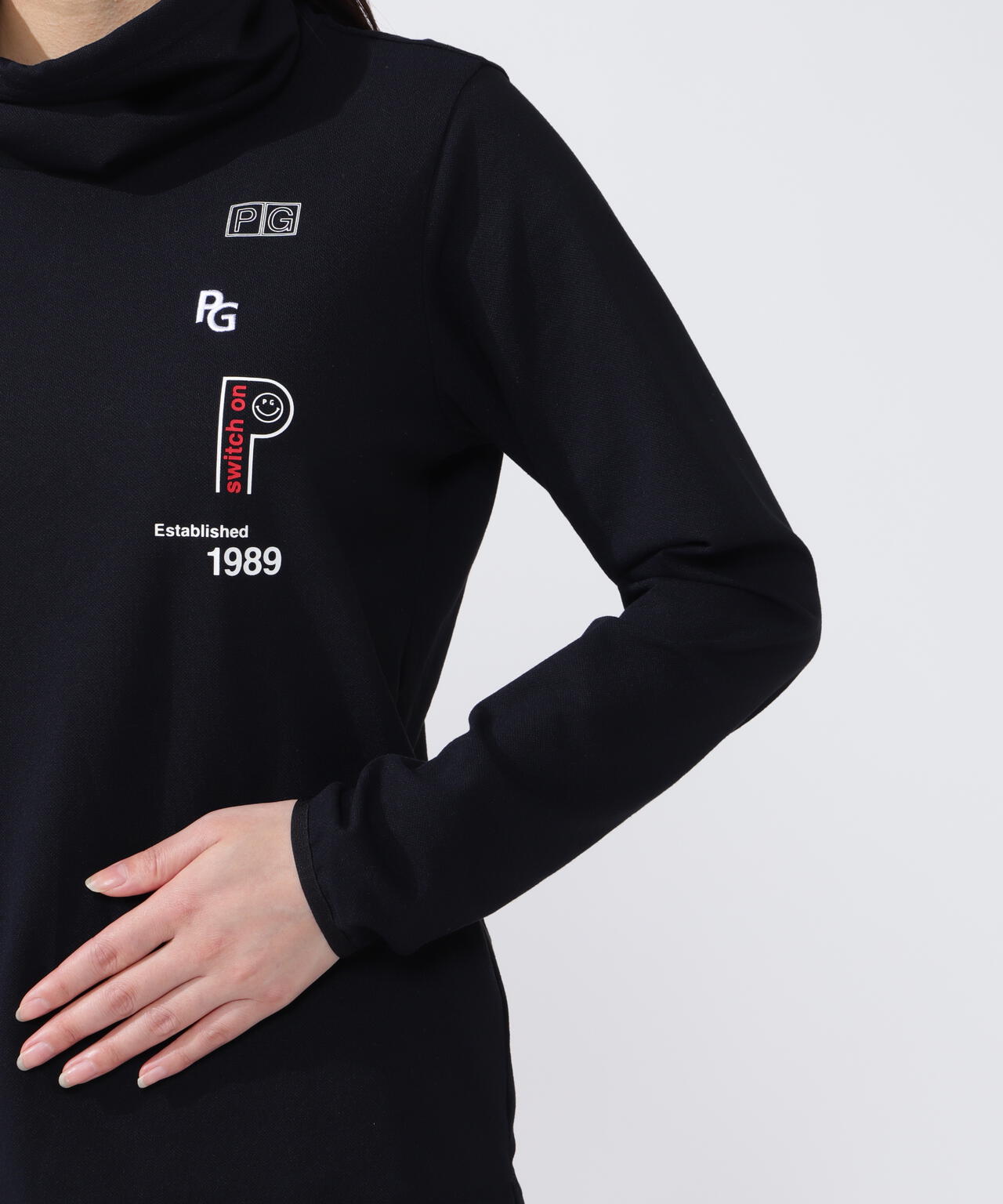 2025秋冬 PGロゴ ブラックハイネックセーター 商品詳細ハイネック
