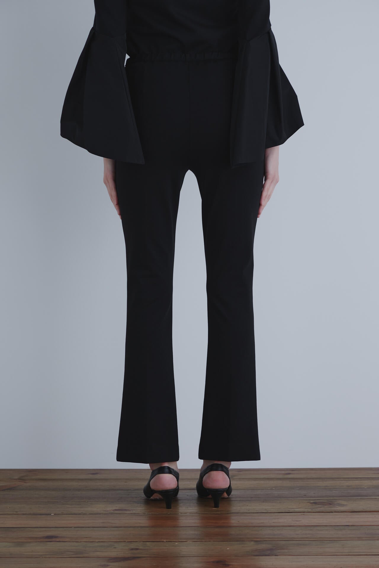 ハイストレッチフロントスリットパンツ | LE PHIL（ル フィル