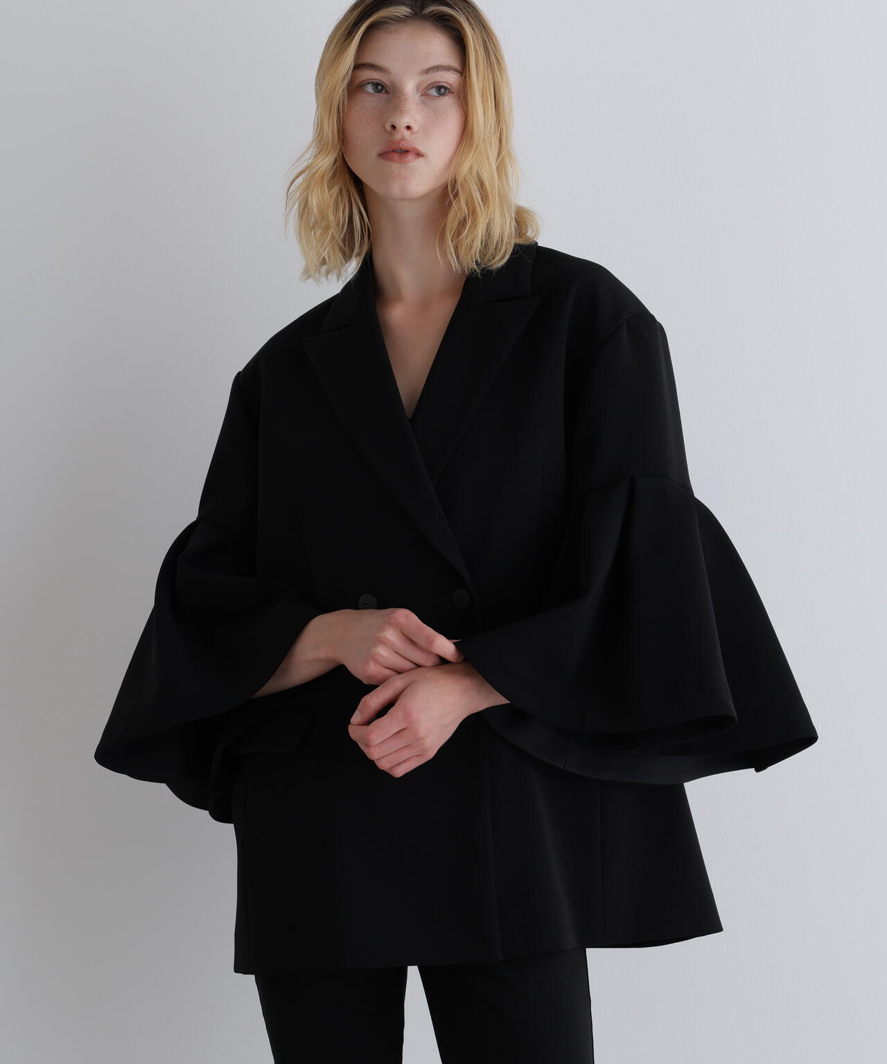 コンフォートダブルクロスフレア袖ジャケット | LE PHIL（ル フィル