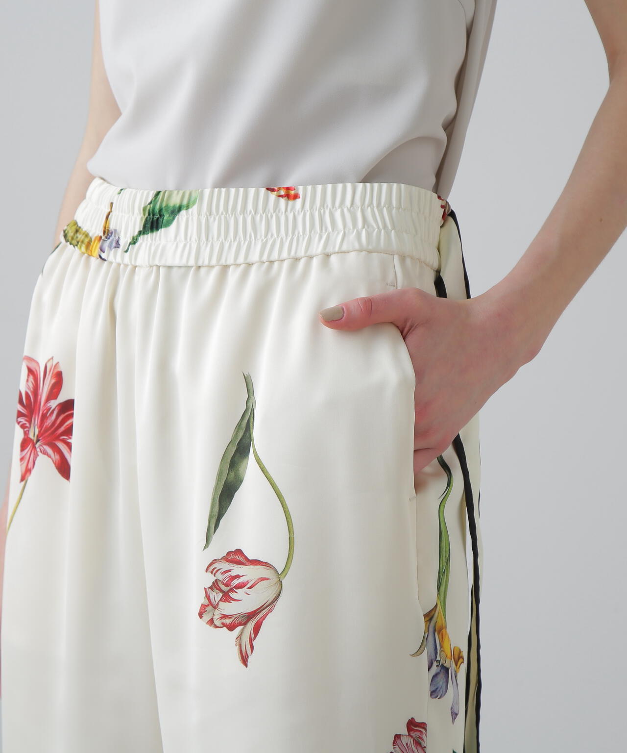 ピクトリカルブックプリントパンツ | ADORE（アドーア） ｜【公式