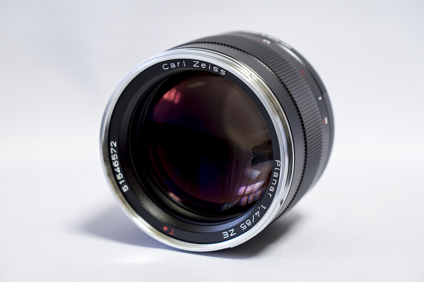 Carl Zeiss Planar T* 85mm F1.4 ZE | b's mono-log