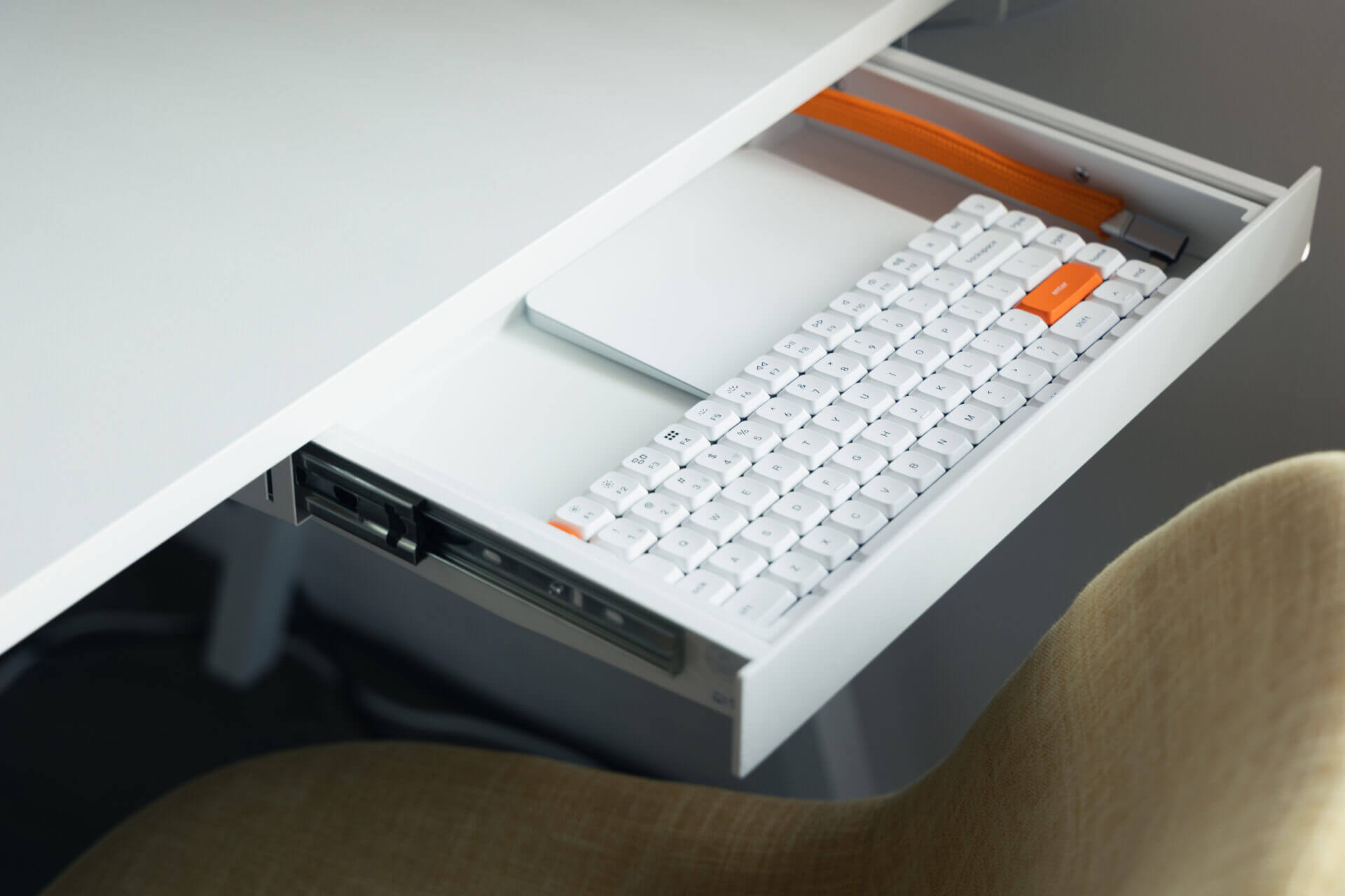 デスクに後付け出来る、PREDUCTSの薄型引き出し「Drawer Mini