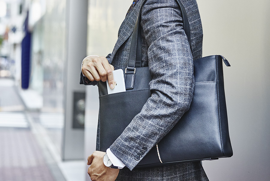 ポール・スミスのビジネス鞄はこう使いこなす！ | 【公式】モノ