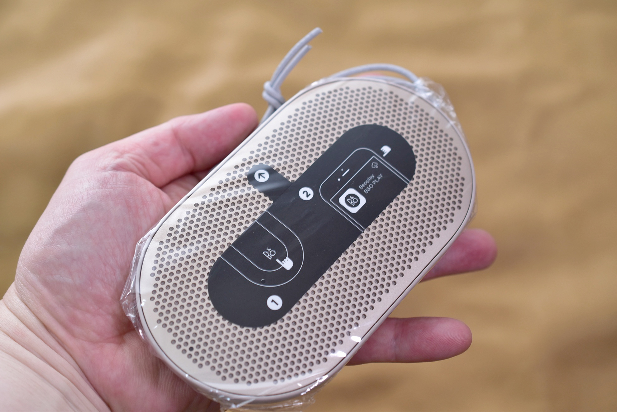 Beoplay P2 スピーカー レビュー。 超コンパクトなのに、上質な音を